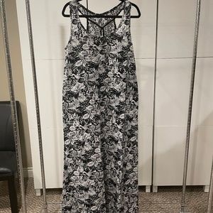 Womens Cacique Maxi Long Sleepwear Size 18/20 Black White Lace NWT